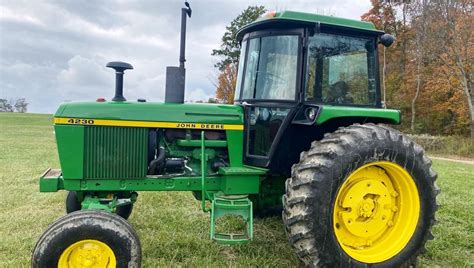 John Deere 4230